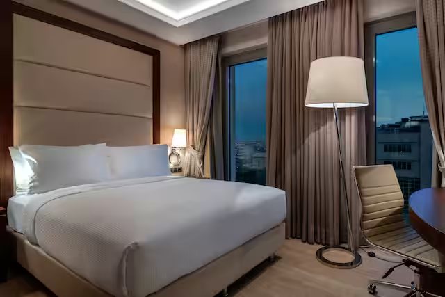 DoubleTree by Hilton Istanbul Topkapi Istanbul — Guest room