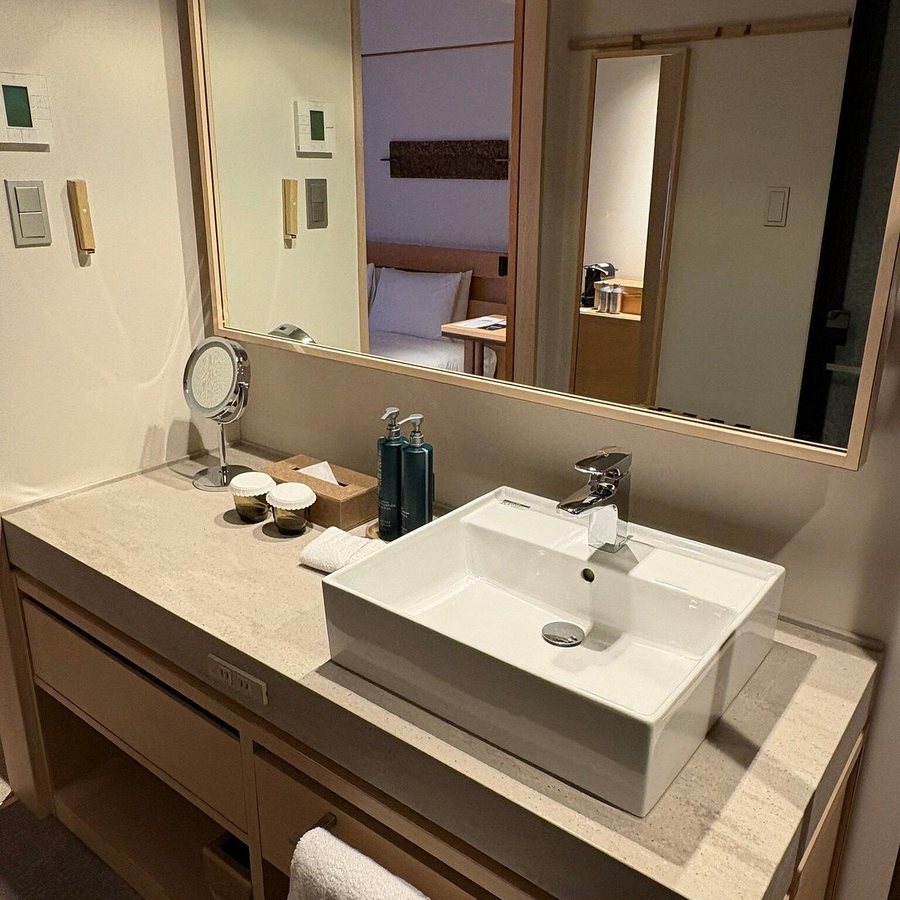DoubleTree by Hilton Kyoto Higashiyama — Bathroom