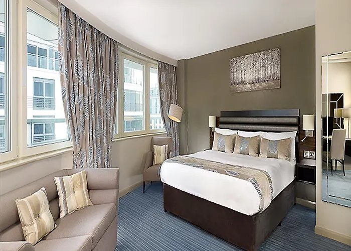 Doubletree By Hilton London Chelsea — Guest room