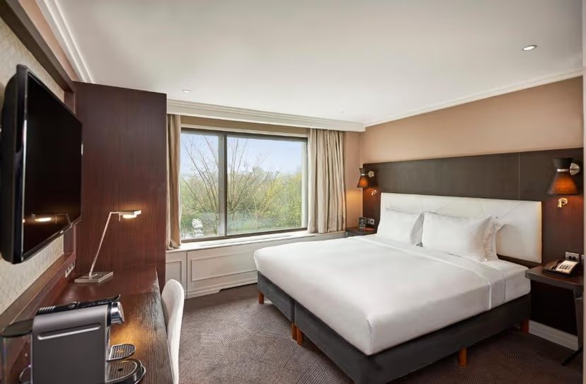 DoubleTree by Hilton London Hyde Park — Guest room