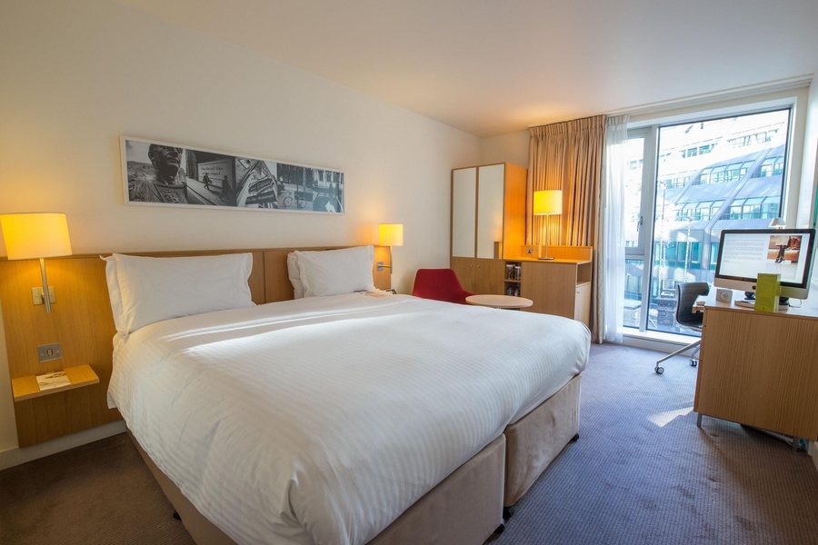 Doubletree By Hilton London Tower Of London — Guest room