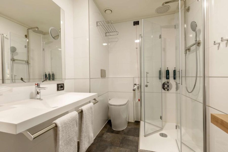 Doubletree by Hilton Milan — Bathroom