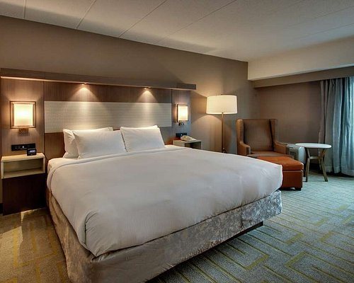 DoubleTree by Hilton Mt Vernon — Guest room