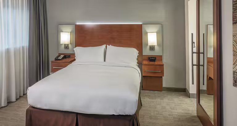 DoubleTree by Hilton Omaha Southwest — Guest room