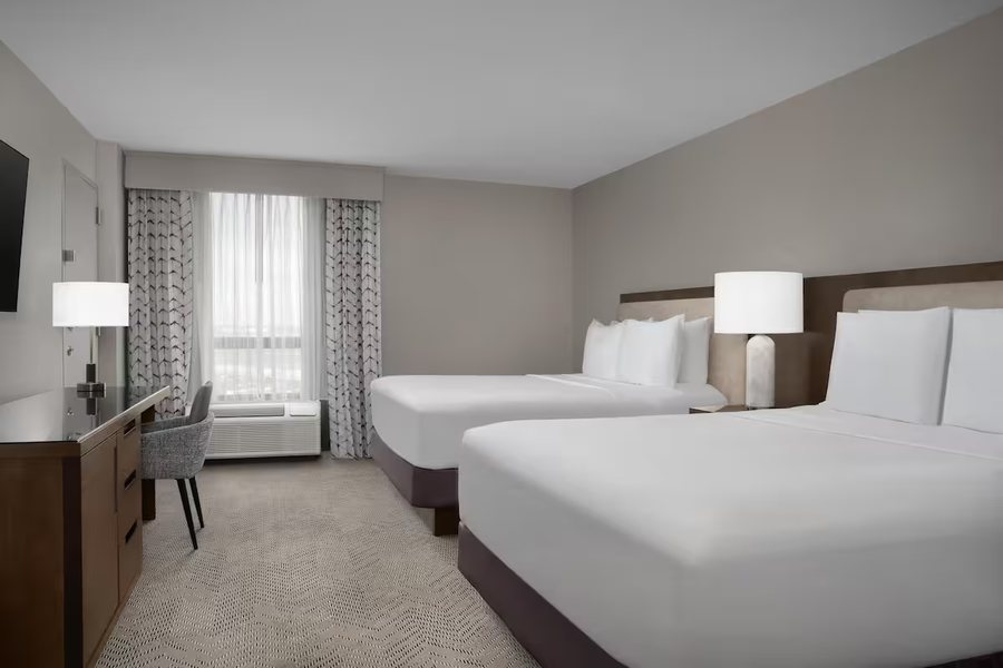 DoubleTree by Hilton Philadelphia Airport — Guest room