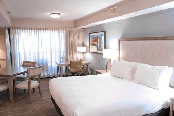 DoubleTree by Hilton Phoenix Mesa — Guest room
