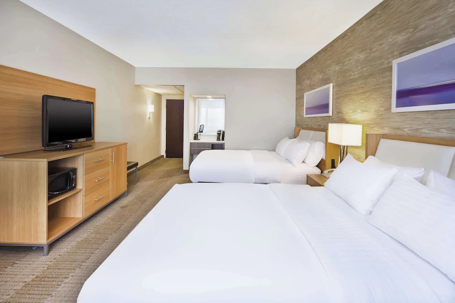 Doubletree By Hilton Rapid City Downtown Convention Center — Guest room