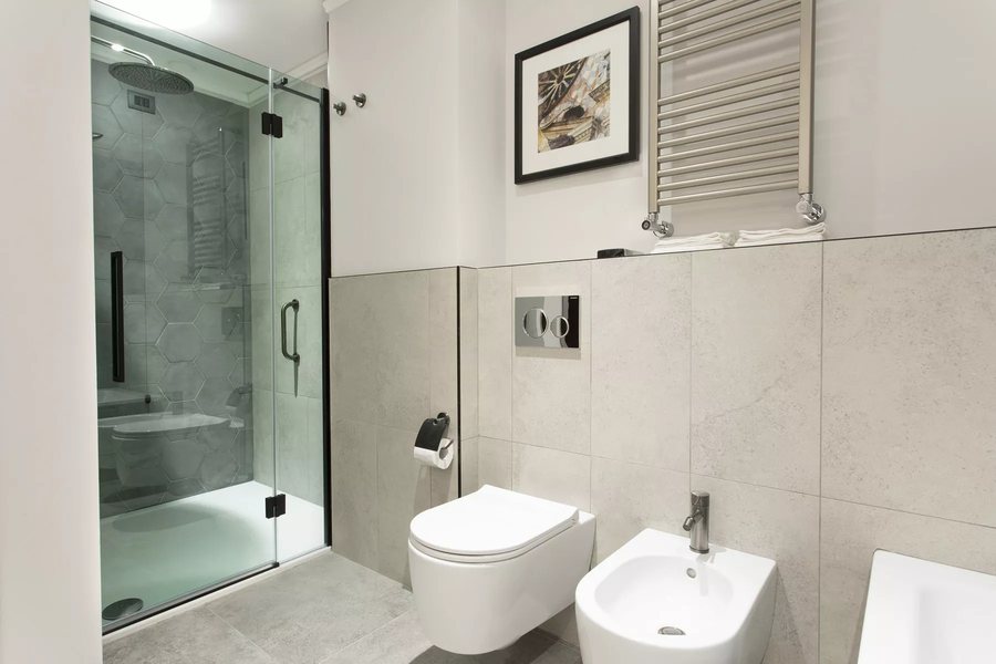 DoubleTree by Hilton Rome Monti — Bathroom