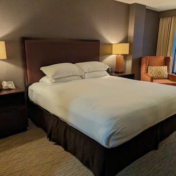 DoubleTree by Hilton San Antonio Airport — Guest room