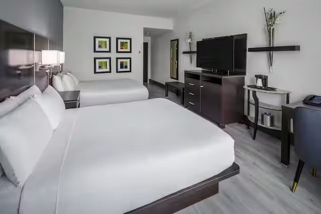 DoubleTree by Hilton Sarasota Bradenton Airport — Guest room