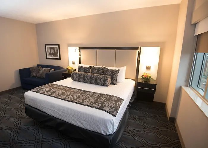 DoubleTree by Hilton St Louis Forest Park — Guest room
