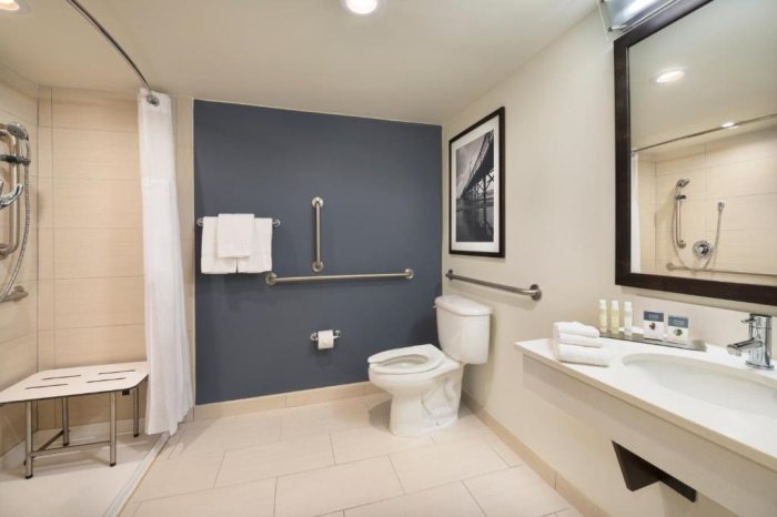 Doubletree Resort By Hilton Myrtle Beach Oceanfront — Bathroom