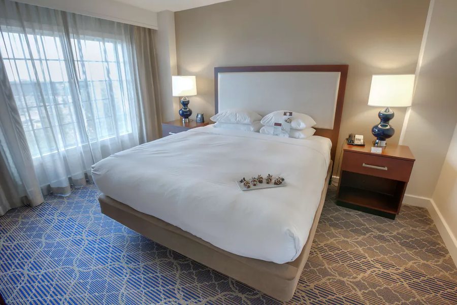 Doubletree Suites by Hilton at The Battery Atlanta — Guest room