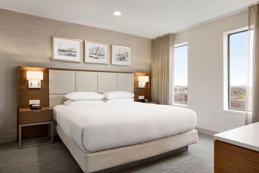 Doubletree Suites By Hilton Hotel Boston Cambridge — Guest room