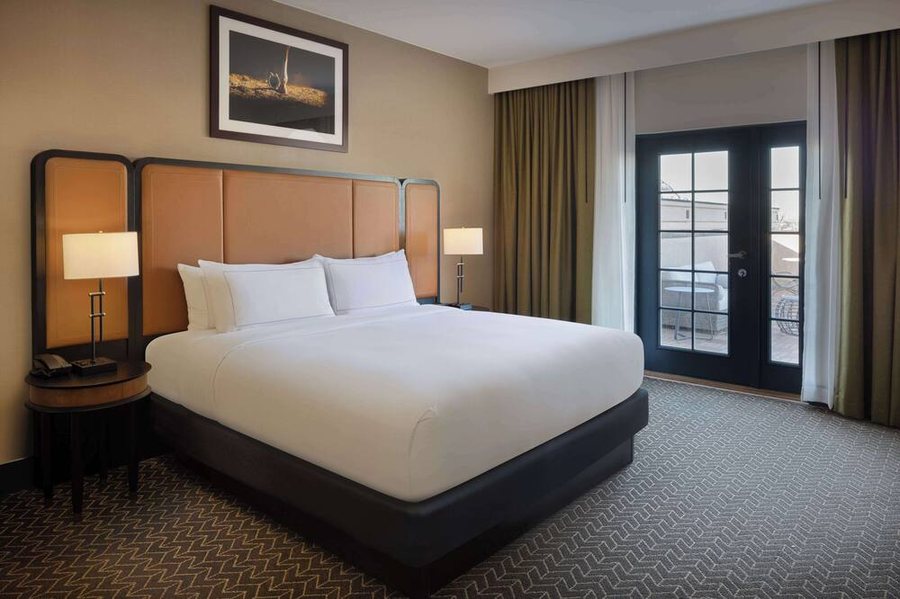 DoubleTree Suites by Hilton Hotel Lexington — Guest room
