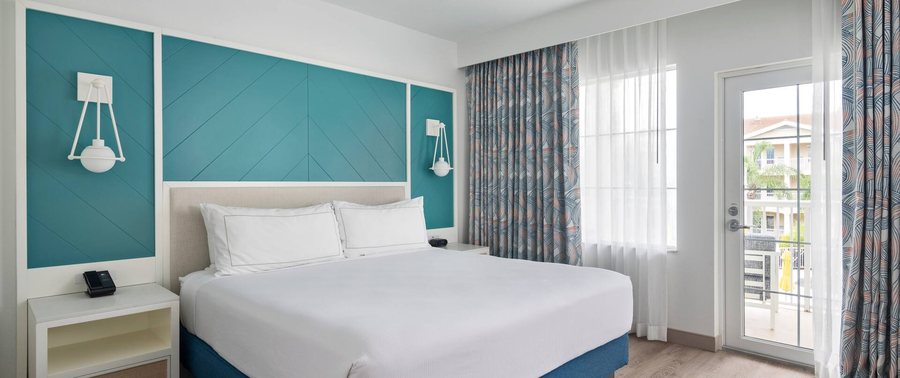 DoubleTree Suites by Hilton Hotel Naples — Guest room