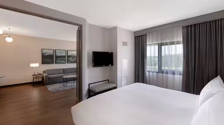 Doubletree Suites By Hilton Hotel Raleigh Durham — Guest room