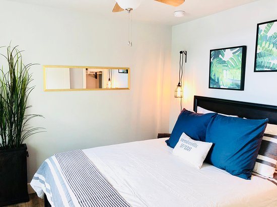 Douglas on Third — Guest room