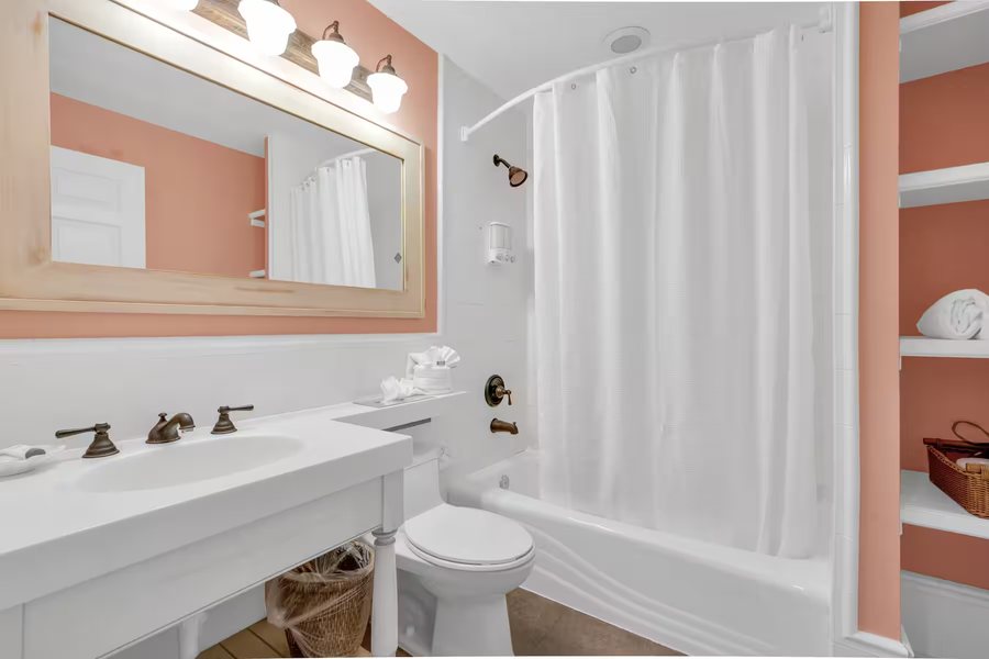 Dove Creek Resort Marina Trademark Collection by Wyndham — Bathroom
