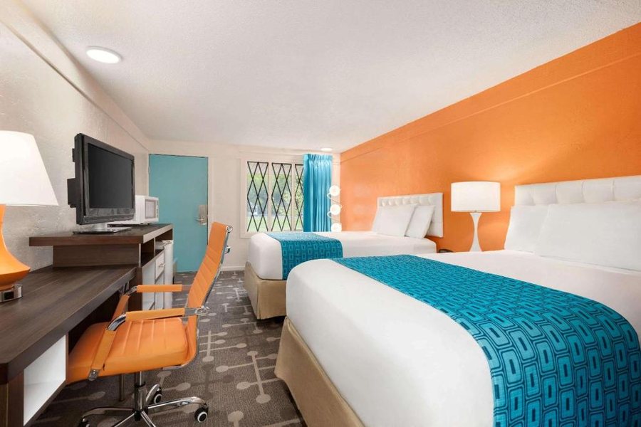 Dover Inn — Guest room