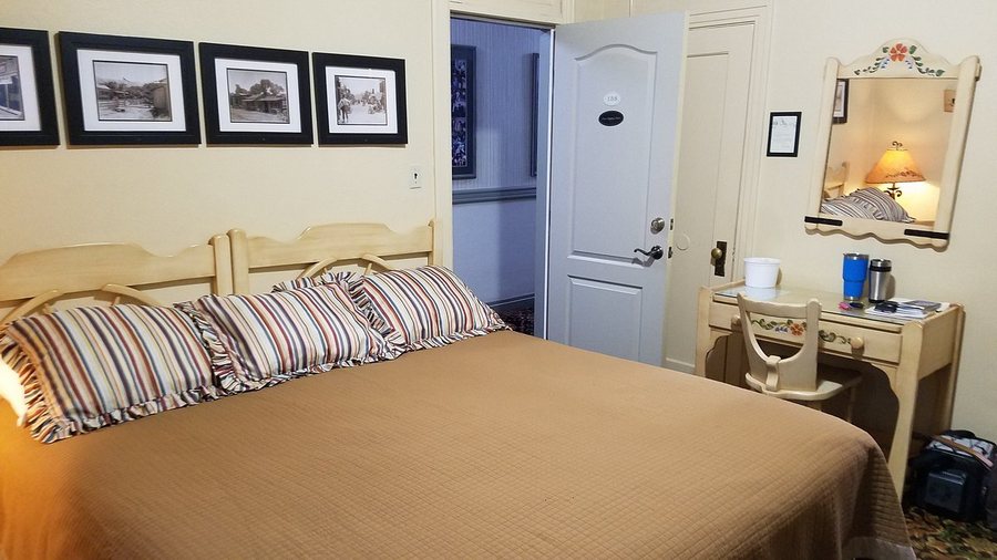 Dow Villa Motel — Guest room