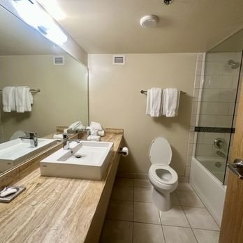 Downtown Grand Hotel Las Vegas Nevada — Bathroom