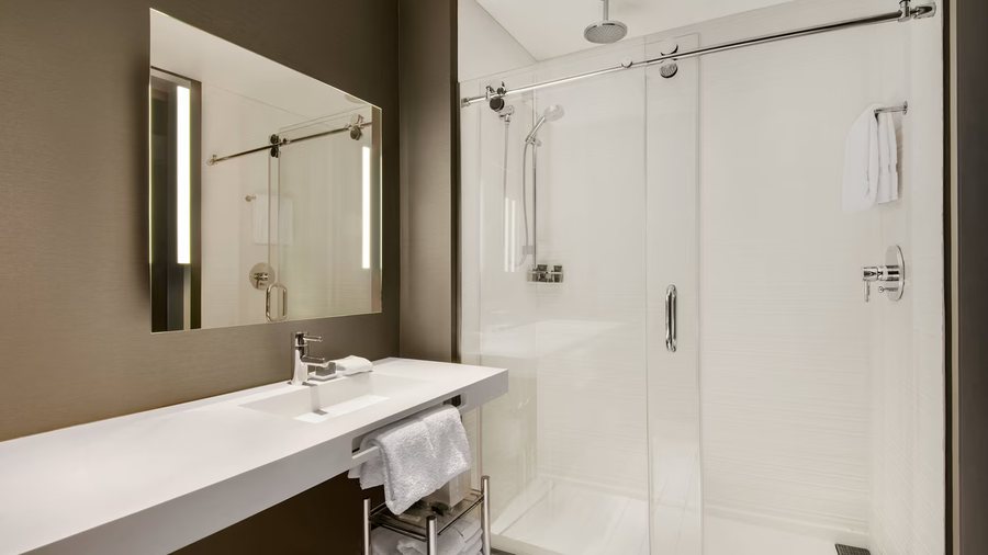 Downtown Inn — Bathroom