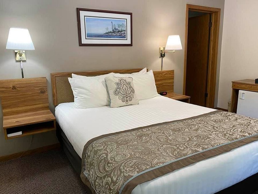 Downtown Inn — Guest room
