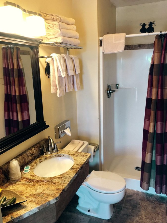 Downtown Riverside RV Park — Bathroom