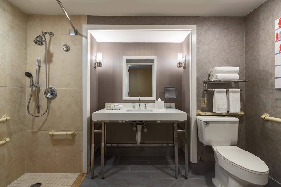 Downtown Suites Chicago Illinois — Bathroom