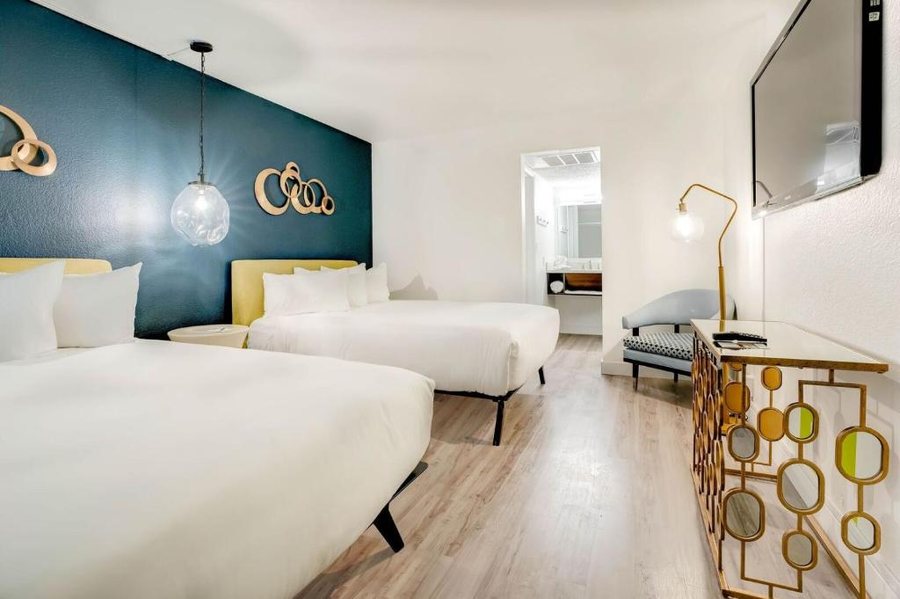 Downtowner Boutique Hotel — Guest room