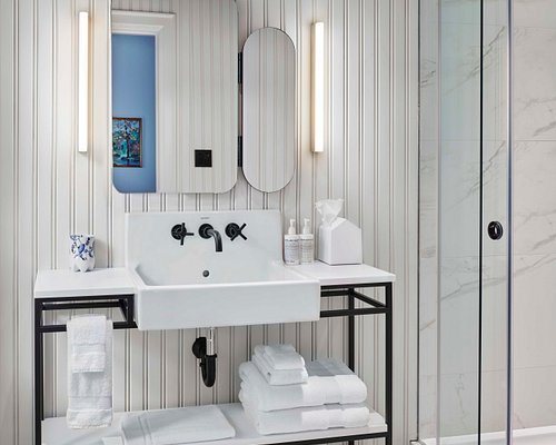 Drake Devonshire Inn — Bathroom