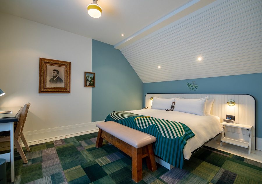 Drake Devonshire Inn — Guest room