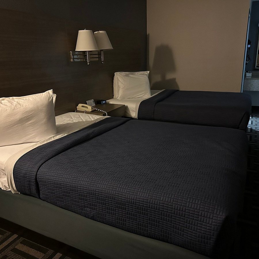 Drakes Creek Inn — Guest room