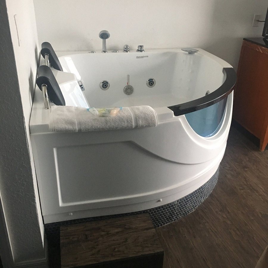 Dream Inn by AmeriVu — Bathroom