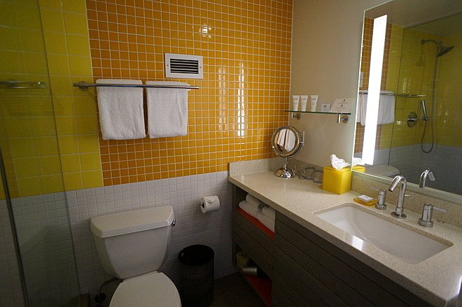 Dream Inn Santa Cruz — Bathroom