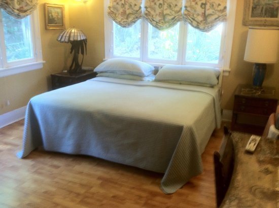 Dresden B B Los Angeles California — Guest room