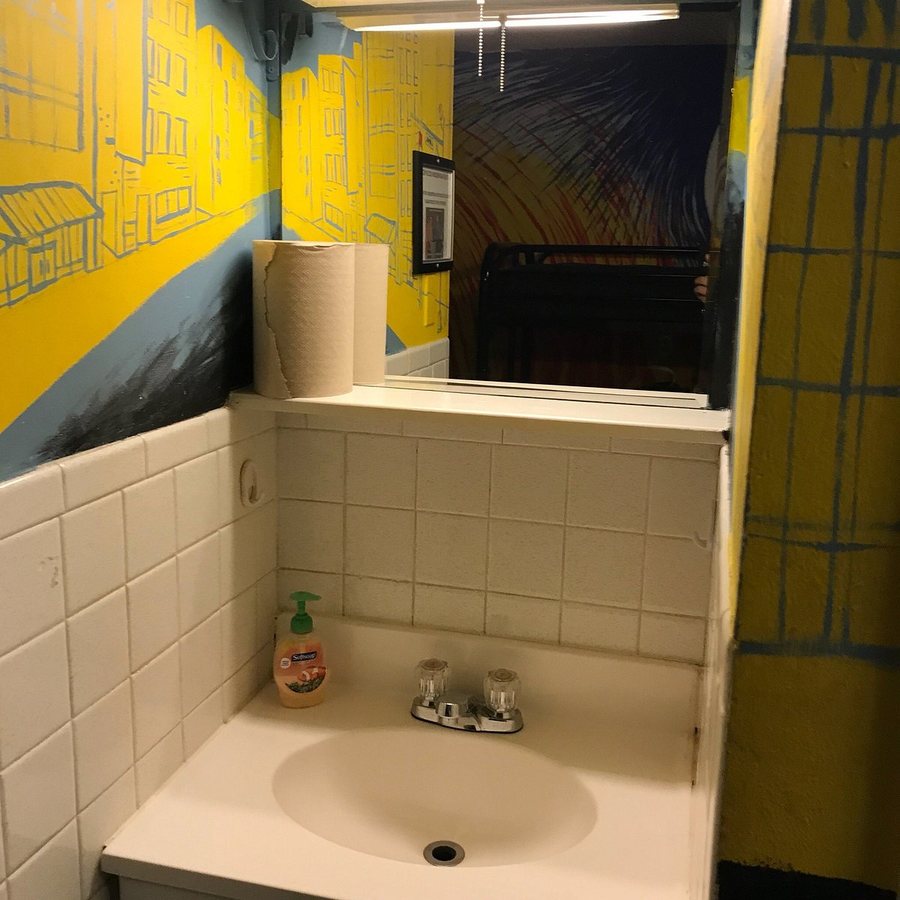 Drifter Jack s Hostel — Bathroom