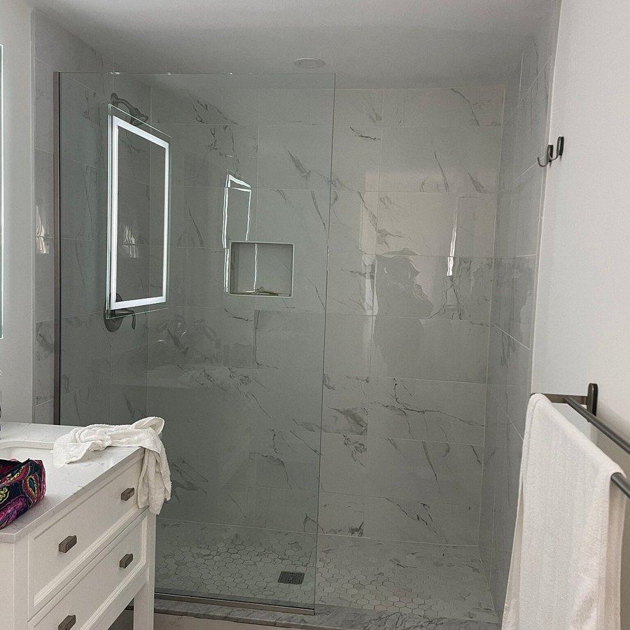 Driftwood Motel — Bathroom