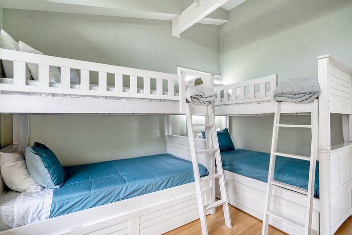 Driftwood on the Ocean — Guest room