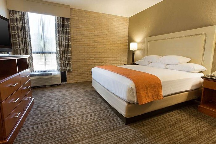Drury Inn Suites Austin North — Guest room