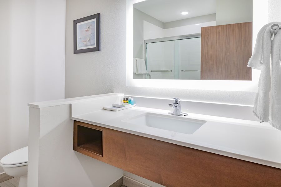Drury Inn Suites Cape Girardeau — Bathroom