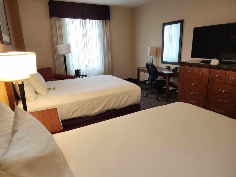 Drury Inn Suites Charlotte Northlake — Guest room