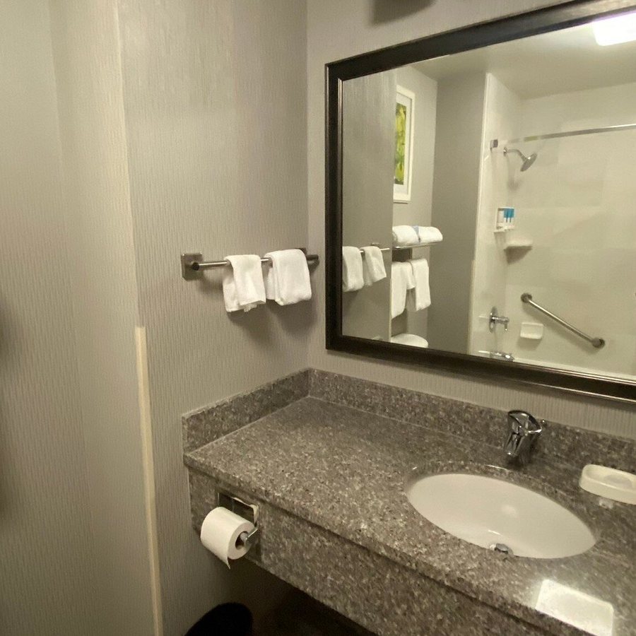 Drury Inn Suites Columbus Grove City — Bathroom