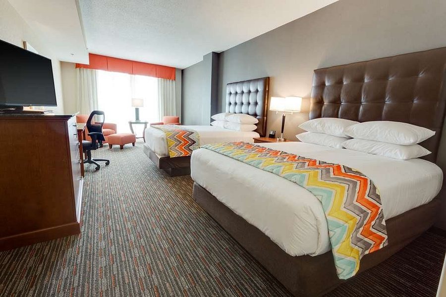 Drury Inn Suites Fort Myers Airport FGCU — Guest room