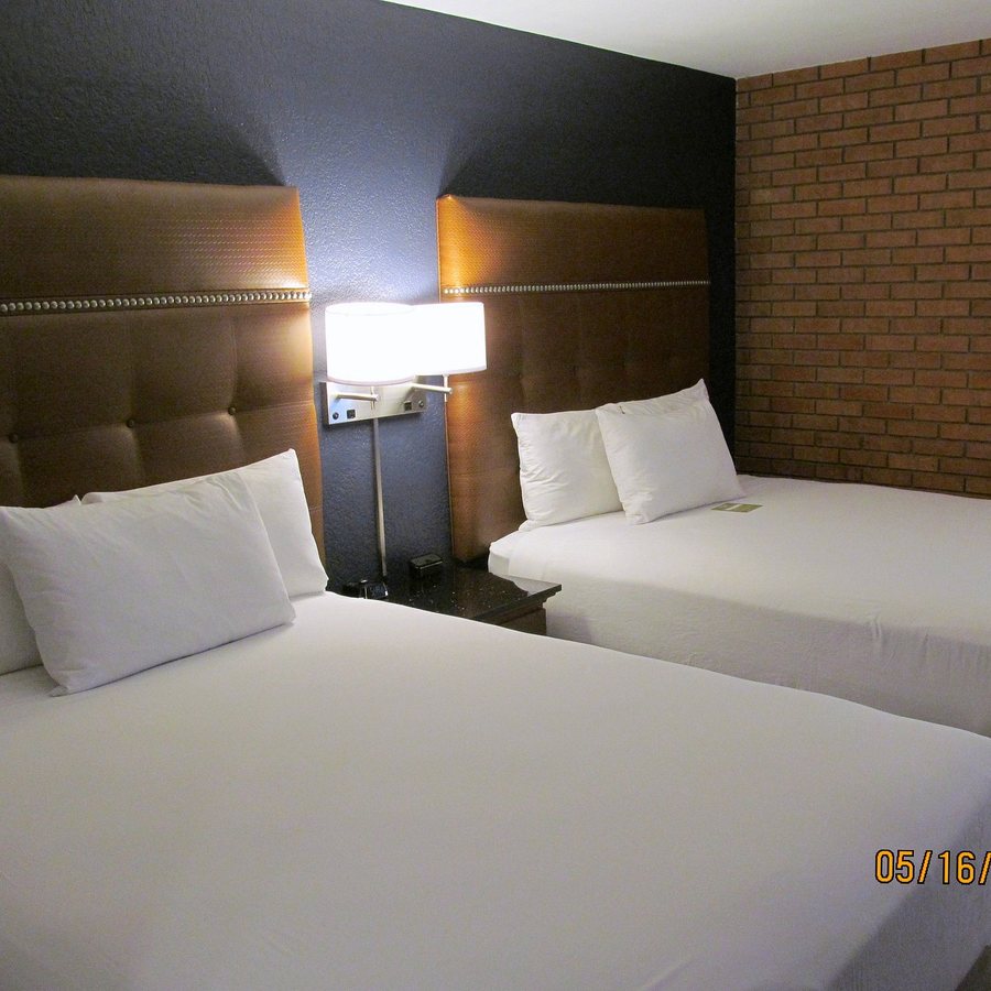 Drury Inn Suites Frankenmuth — Guest room