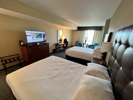 Drury Inn Suites Gainesville — Guest room