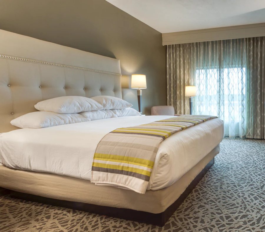 Drury Inn Suites Huntsville at the Space Rocket Center — Guest room