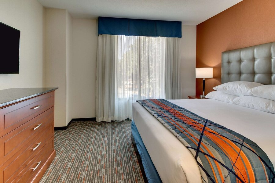 Drury Inn Suites Knoxville West — Guest room