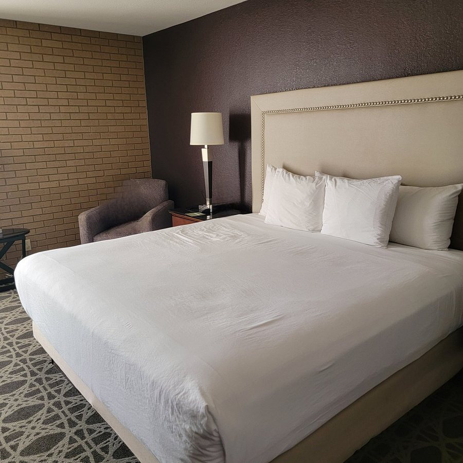 Drury Inn Suites Louisville East Louisville Kentucky — Guest room